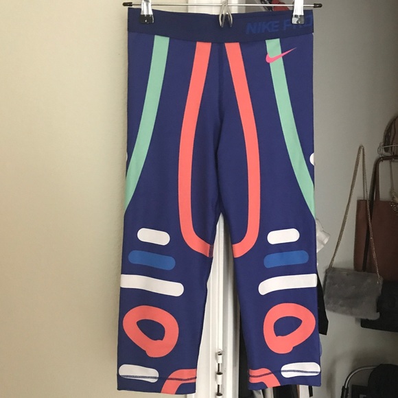 Nike Dri-Fit printed capri tights size S